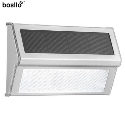 Un buen precio. Las lámparas solares impermeables iluminan su espacio y ahorran energía en línea