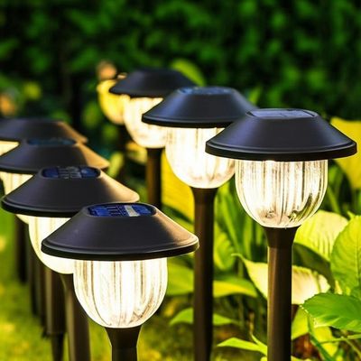 Un buen precio. Lámparas solares de jardín de 10 lúmenes con batería incluida, tiempo de carga de 6-8 horas y rendimiento duradero en línea