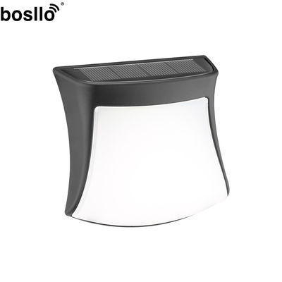 Un buen precio. Luz de pared de sensor solar de color negro 2V 160mA Luces solares montadas en la pared IP55 en línea