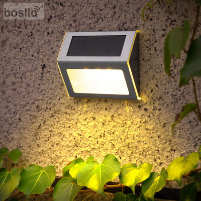 Un buen precio. Versátil y conveniente Iluminación solar de pared exterior 1.2V 1600mAh Batería AAA Capacidad 153mm*38mm*76mm Tamaño del producto en línea