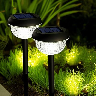 Un buen precio. Luces solares de jardín con fuente de energía para iluminación exterior ecológica en línea